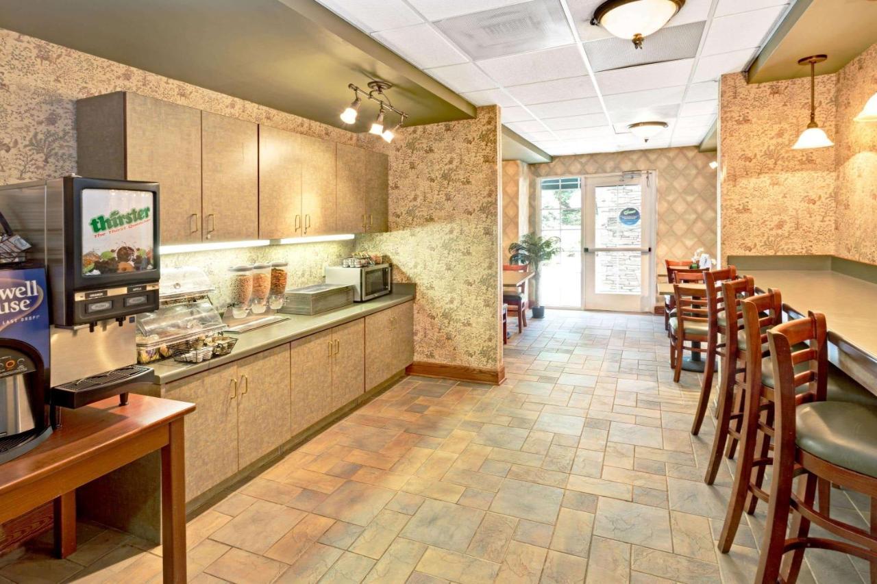 Microtel Inn & Suites By Wyndham Perimeter Center Sandy Springs Exteriör bild